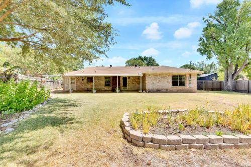 Welcome home to your corner cul de sac lot on Dover Place in Central Austin.