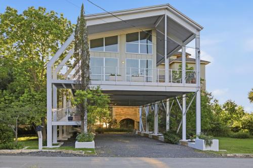 Wake by the Lakes at 1312 Hurst Hollow