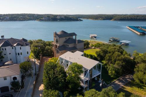 Wake by the Lakes at 1312 Hurst Hollow