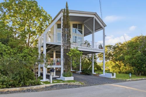 Wake by the Lakes at 1312 Hurst Hollow