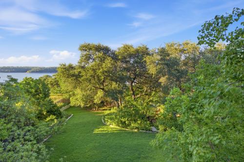 Wake by the Lakes at 1312 Hurst Hollow