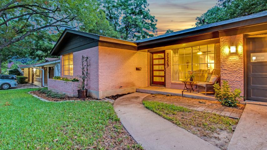 3203 Pinecrest