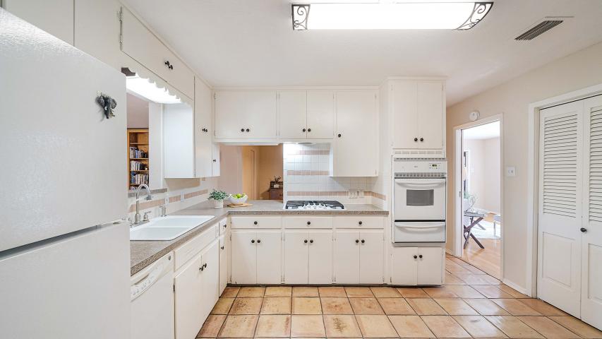 2702 Pegram