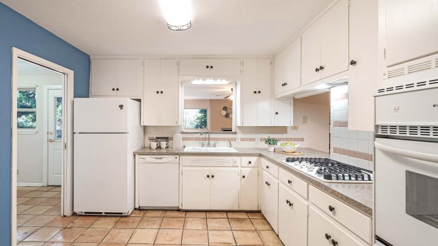 2702 Pegram