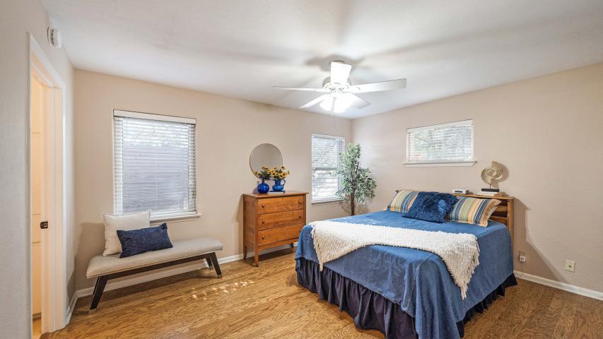 2702 Pegram