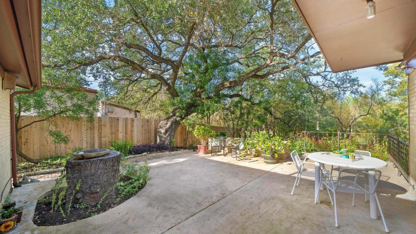2702 Pegram